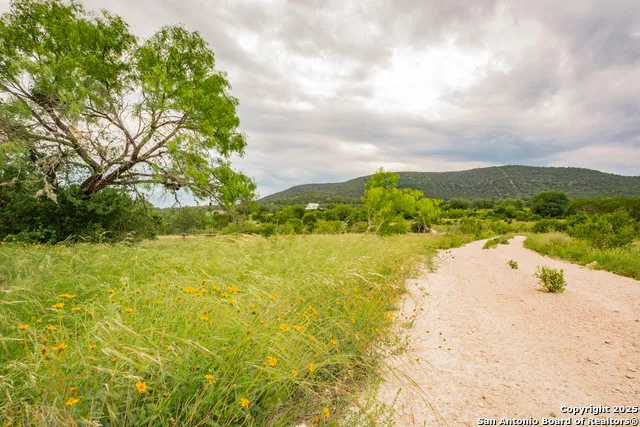 2925 county road 361 Utopia, TX 78884