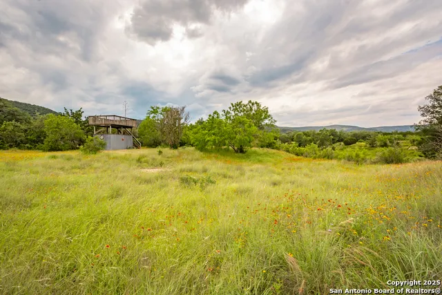 2925 county road 361 Utopia, TX 78884