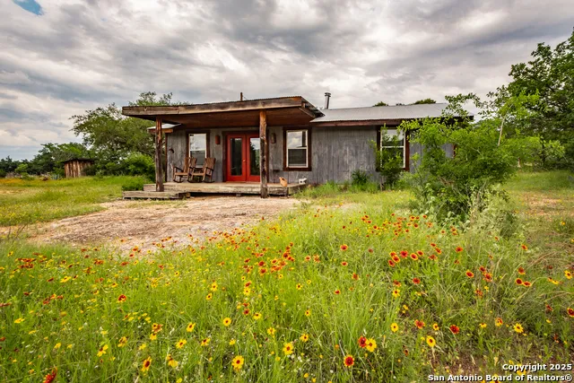 2925 county road 361 Utopia, TX 78884