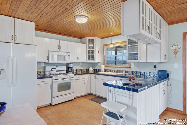 2925 county road 361 Utopia, TX 78884