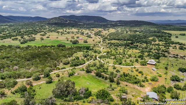 2925 county road 361 Utopia, TX 78884