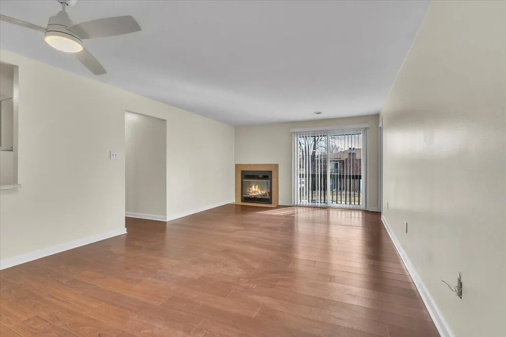 1444 Woodview Drive #7 Crown Point, IN 46307