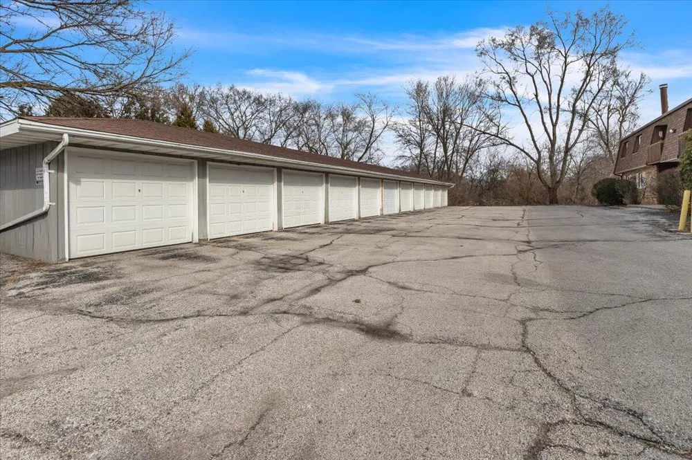 1444 Woodview Drive #7 Crown Point, IN 46307