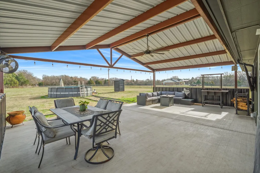 1052 VZ County Road 3208 Wills Point, TX 75169