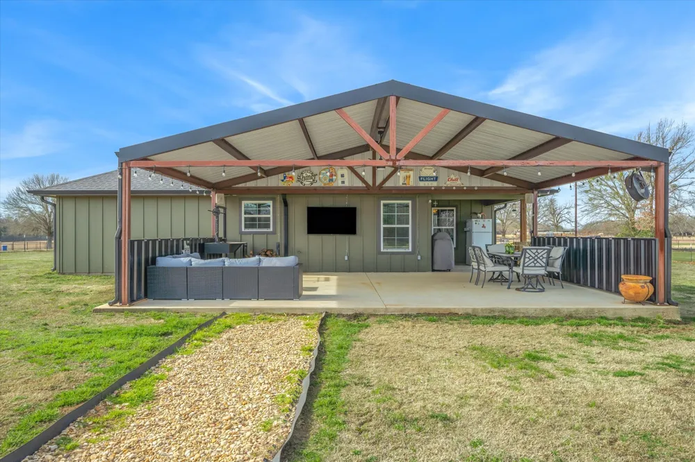 1052 VZ County Road 3208 Wills Point, TX 75169