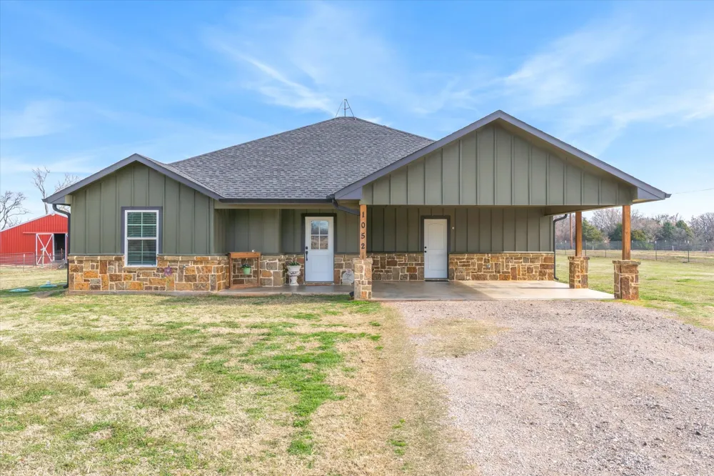 1052 VZ County Road 3208 Wills Point, TX 75169