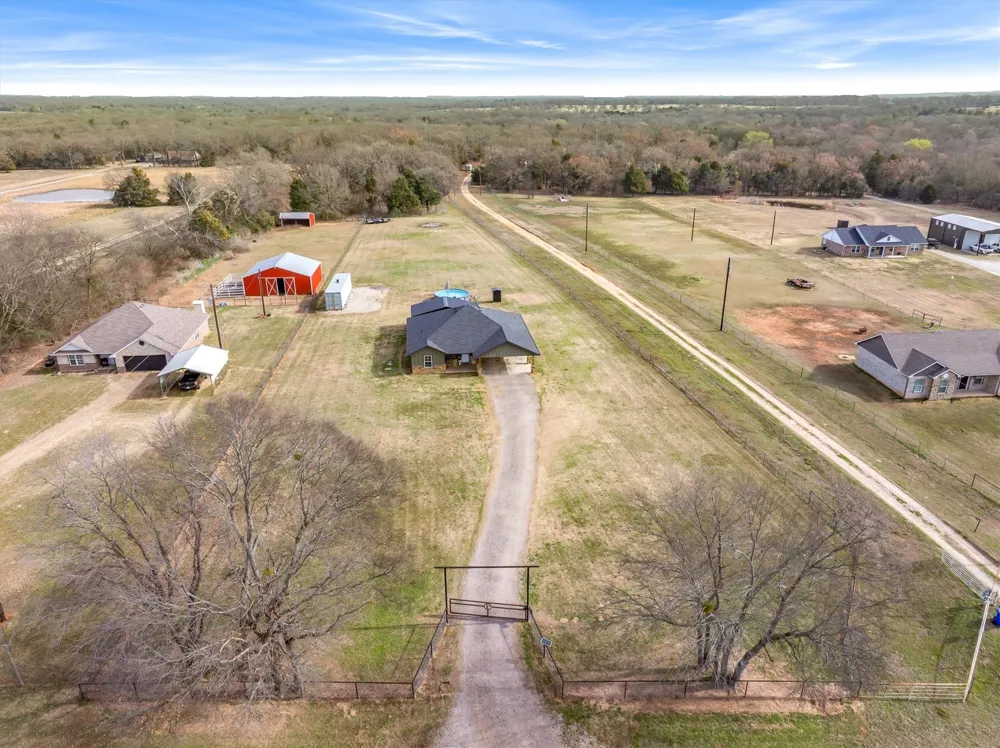 1052 VZ County Road 3208 Wills Point, TX 75169
