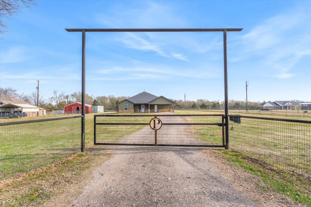 1052 VZ County Road 3208 Wills Point, TX 75169