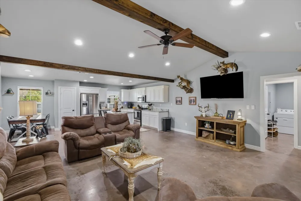 1052 VZ County Road 3208 Wills Point, TX 75169