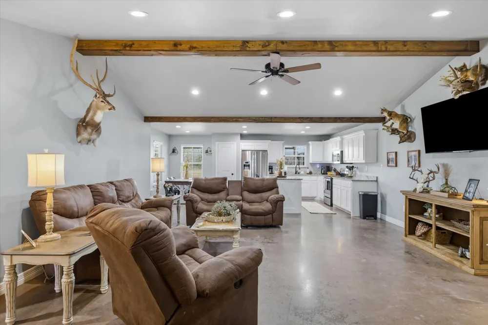 1052 VZ County Road 3208 Wills Point, TX 75169