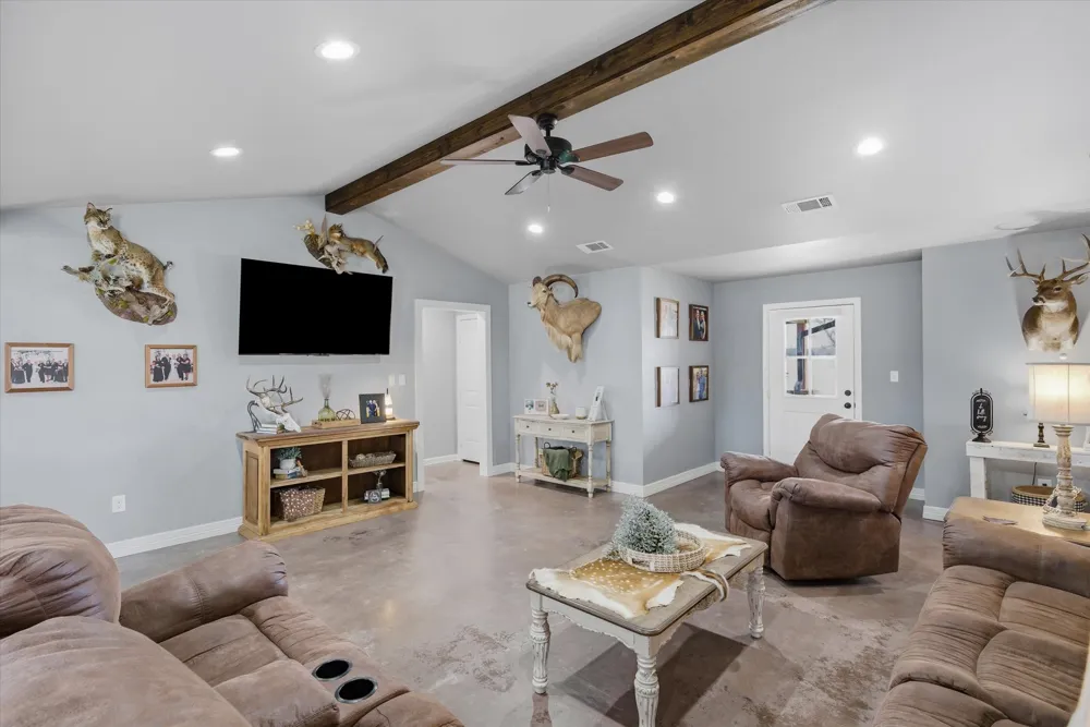 1052 VZ County Road 3208 Wills Point, TX 75169