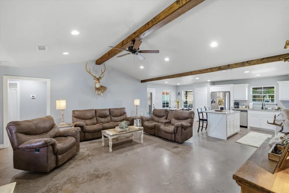 1052 VZ County Road 3208 Wills Point, TX 75169
