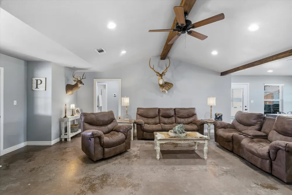 1052 VZ County Road 3208 Wills Point, TX 75169