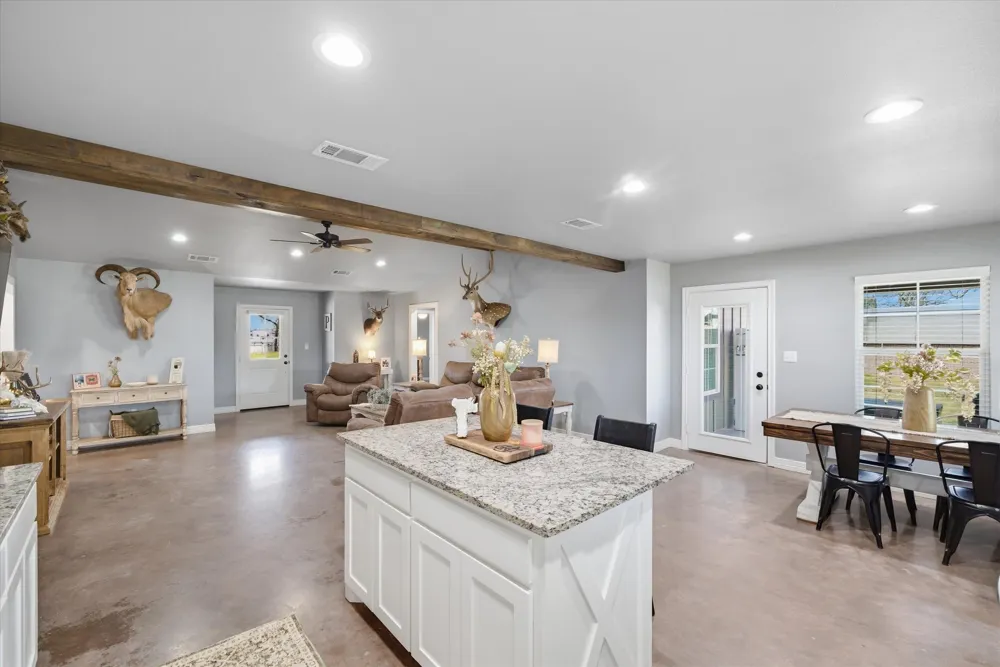 1052 VZ County Road 3208 Wills Point, TX 75169