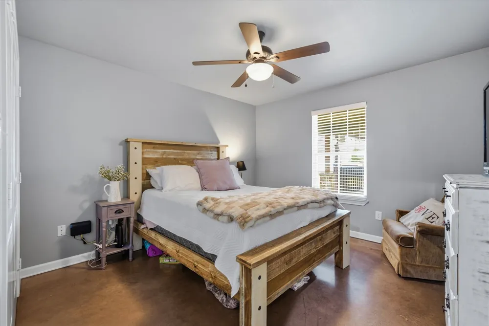 1052 VZ County Road 3208 Wills Point, TX 75169