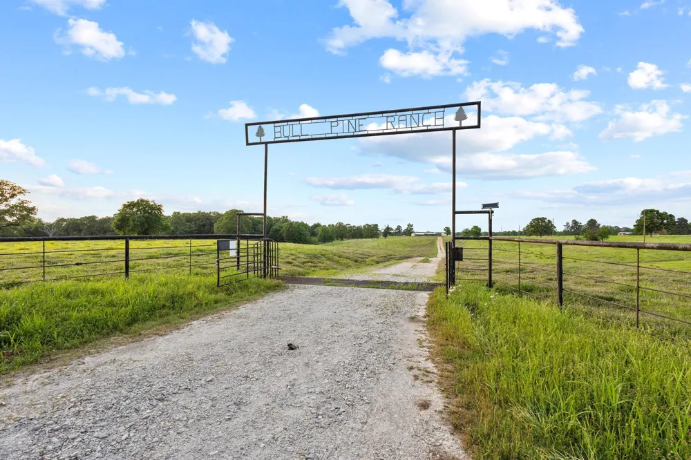 1203 County Road 3100 Clarksville, TX 75426