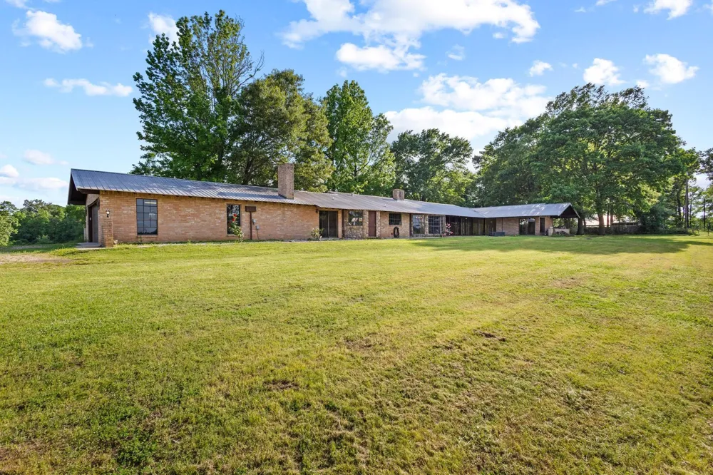 1203 County Road 3100 Clarksville, TX 75426