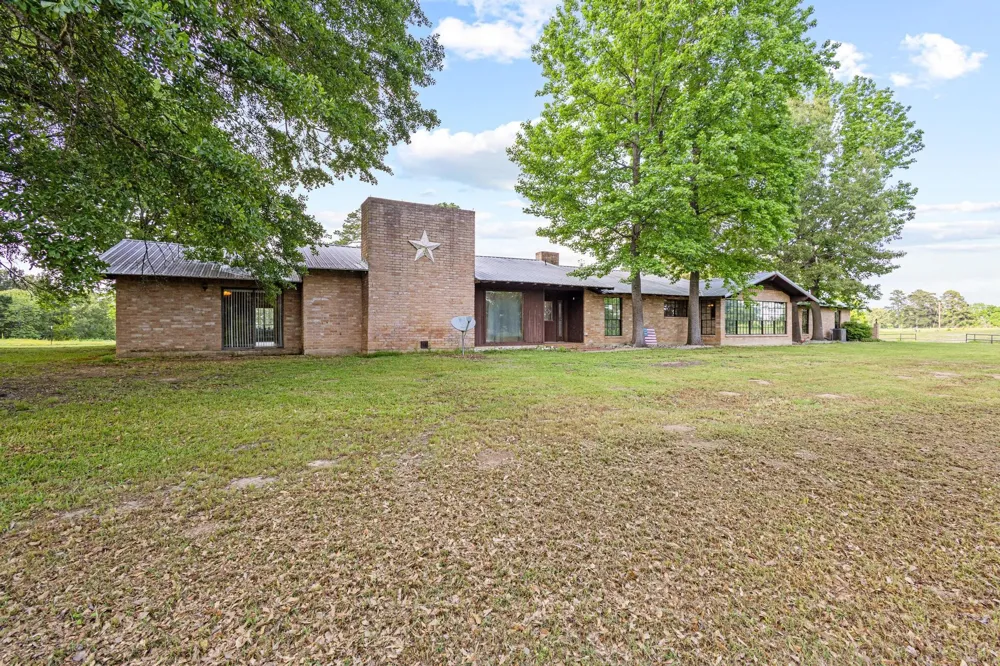 1203 County Road 3100 Clarksville, TX 75426