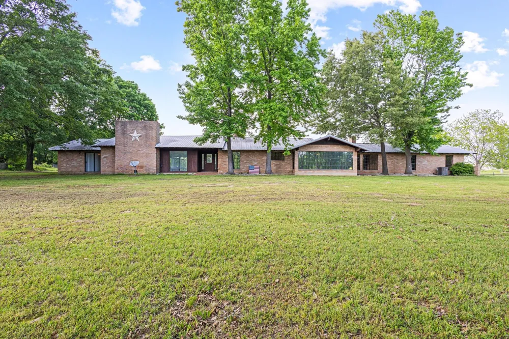 1203 County Road 3100 Clarksville, TX 75426