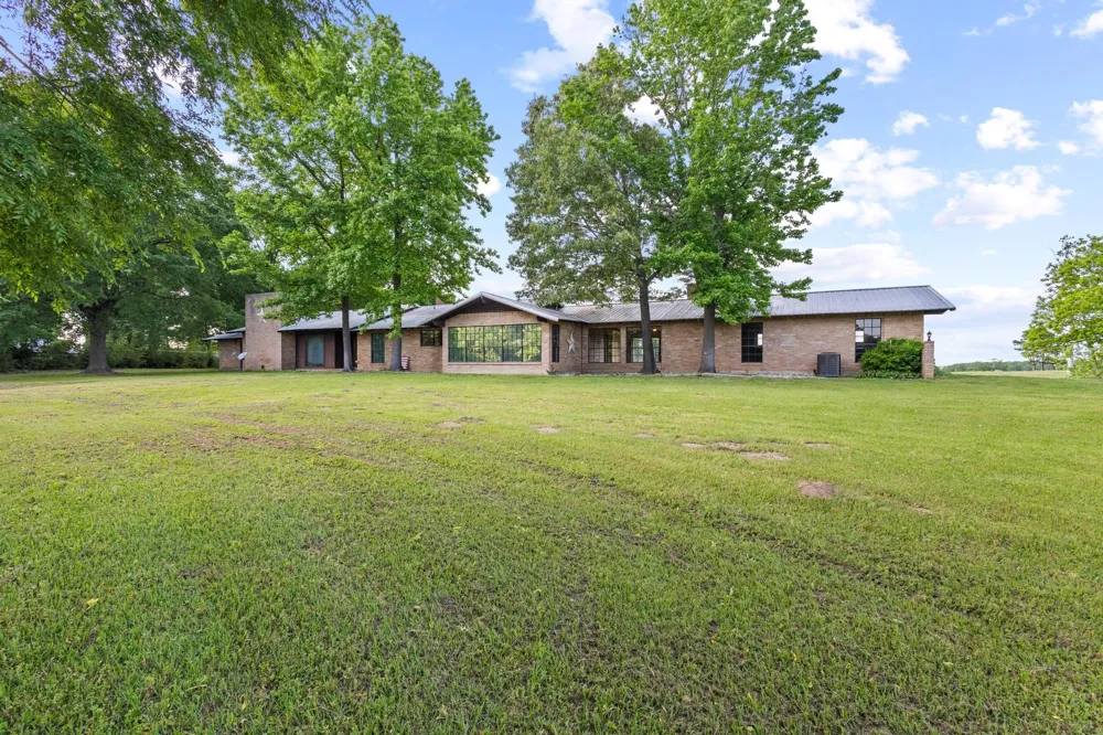 1203 County Road 3100 Clarksville, TX 75426