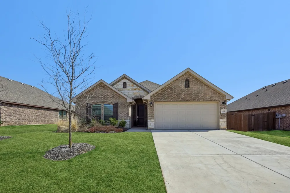 212 Magnolia Drive Azle, TX 76020