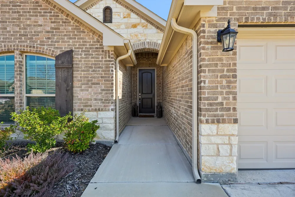 212 Magnolia Drive Azle, TX 76020