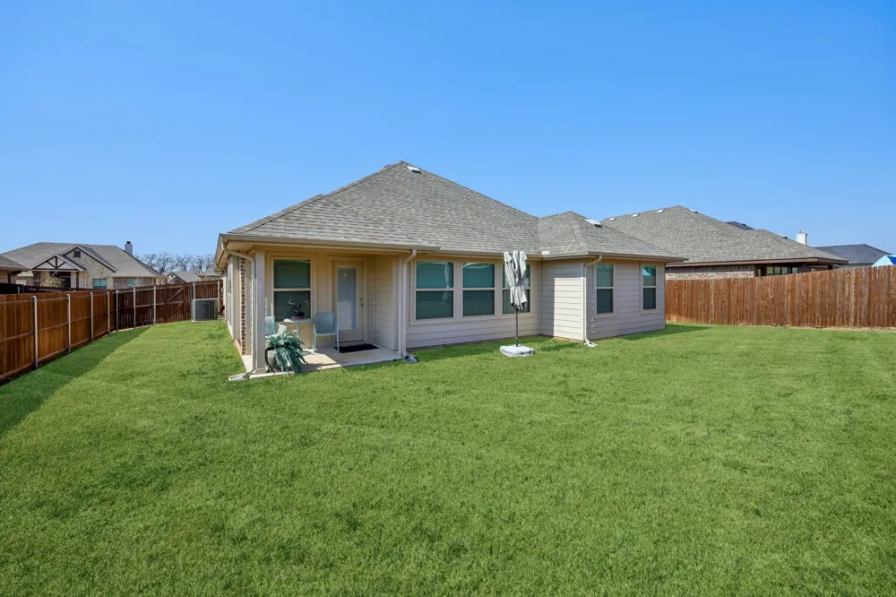 212 Magnolia Drive Azle, TX 76020
