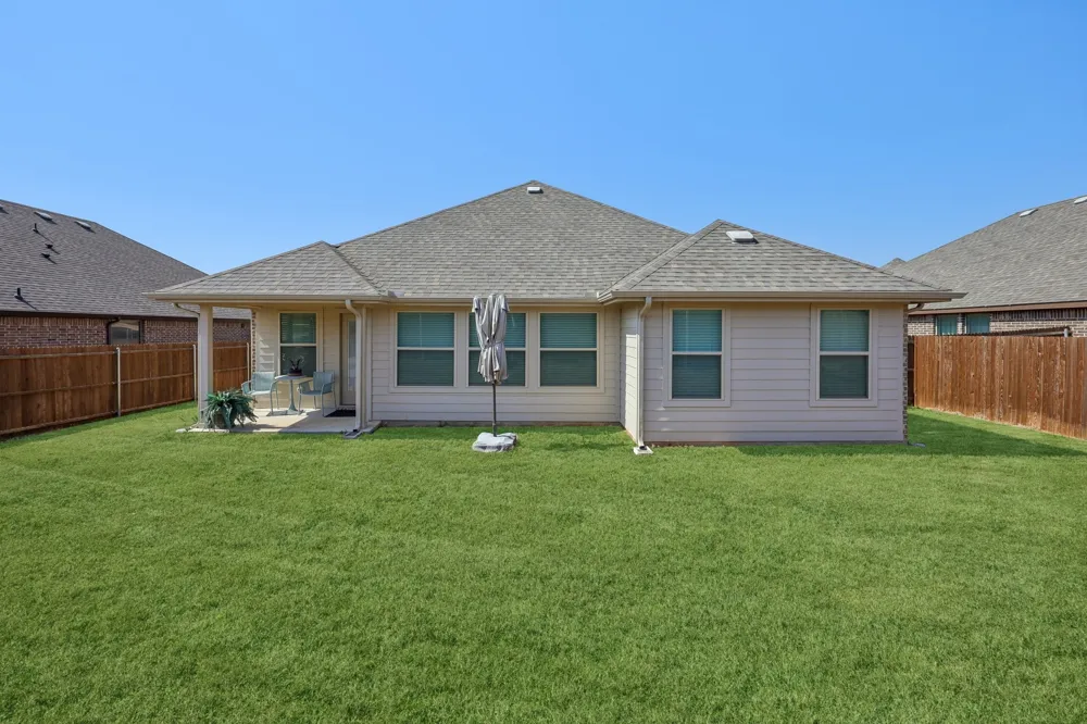 212 Magnolia Drive Azle, TX 76020