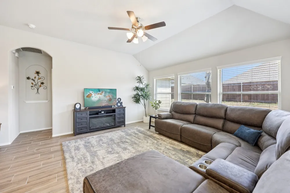 212 Magnolia Drive Azle, TX 76020