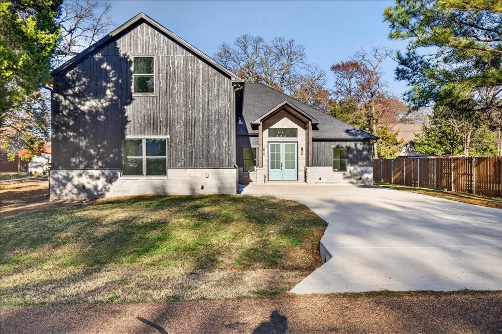 114 Castlewood Road Enchanted Oaks, TX 75156