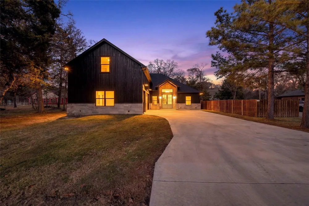 114 Castlewood Road Enchanted Oaks, TX 75156