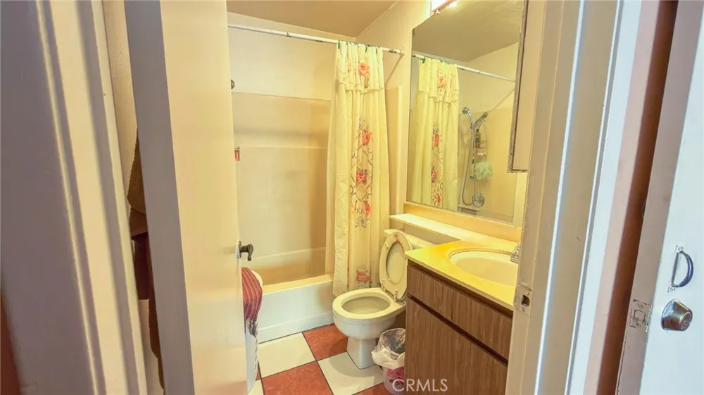 700 W 3rd #314 Santa Ana, CA 92701