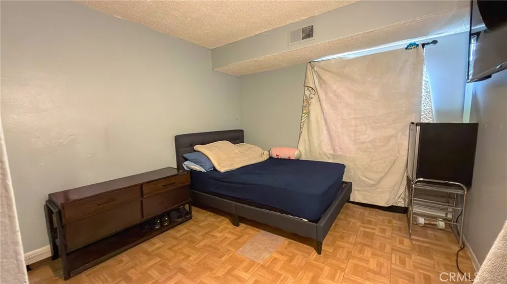 700 W 3rd #314 Santa Ana, CA 92701