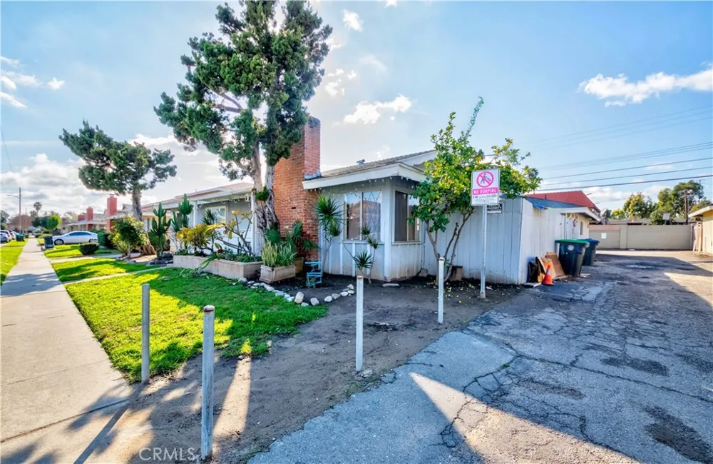 15821 S Myrtle Tustin, CA 92780