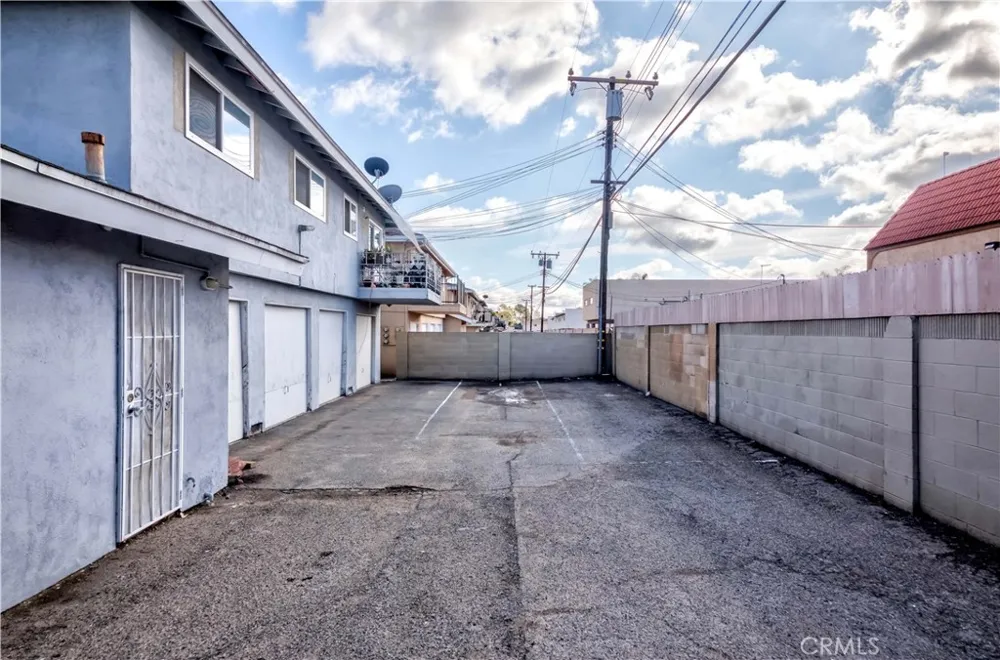 15821 S Myrtle Tustin, CA 92780