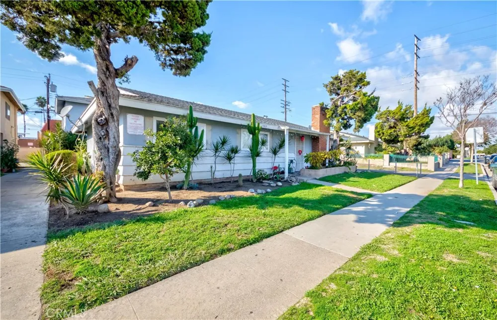 15821 S Myrtle Tustin, CA 92780