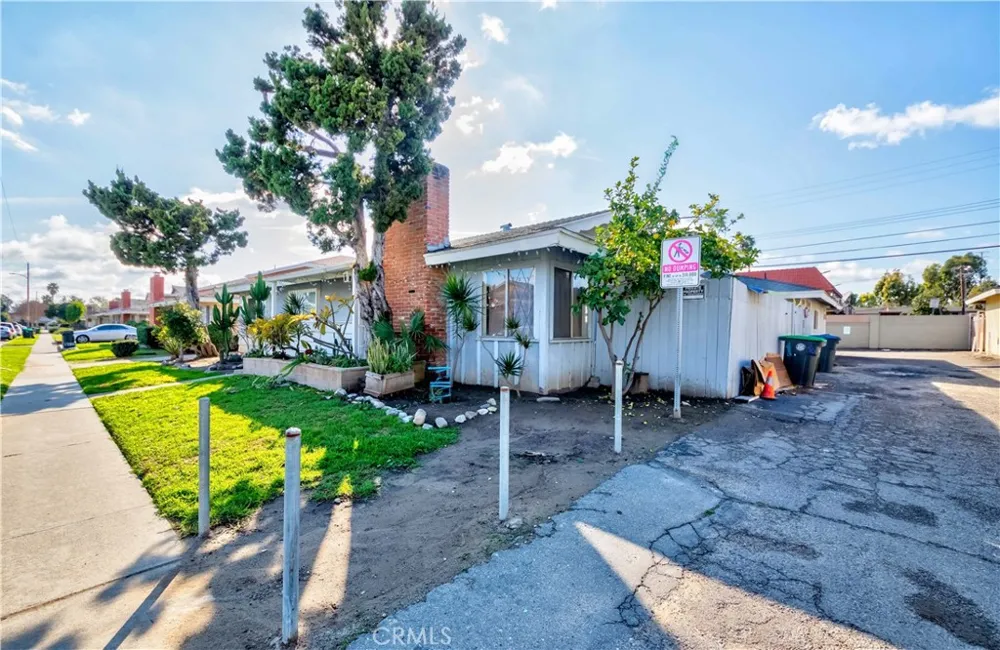 15821 S Myrtle Tustin, CA 92780