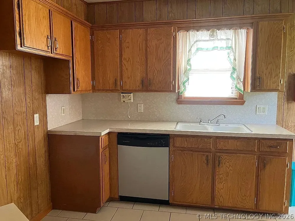 504 S Seminole Weleetka, OK 74880