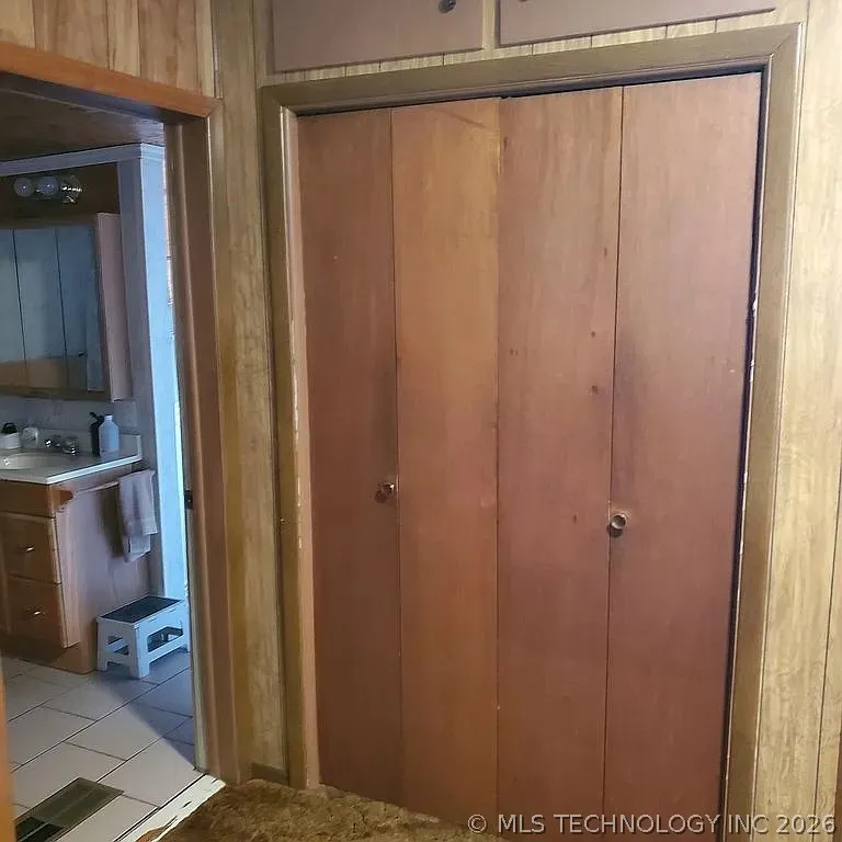 504 S Seminole Weleetka, OK 74880