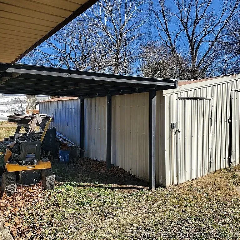 504 S Seminole Weleetka, OK 74880