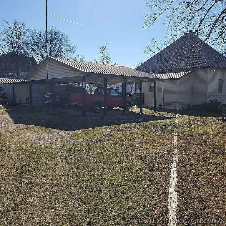 504 S Seminole Weleetka, OK 74880