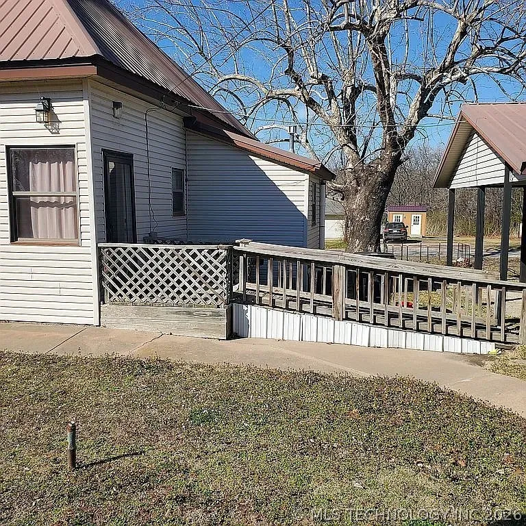 504 S Seminole Weleetka, OK 74880
