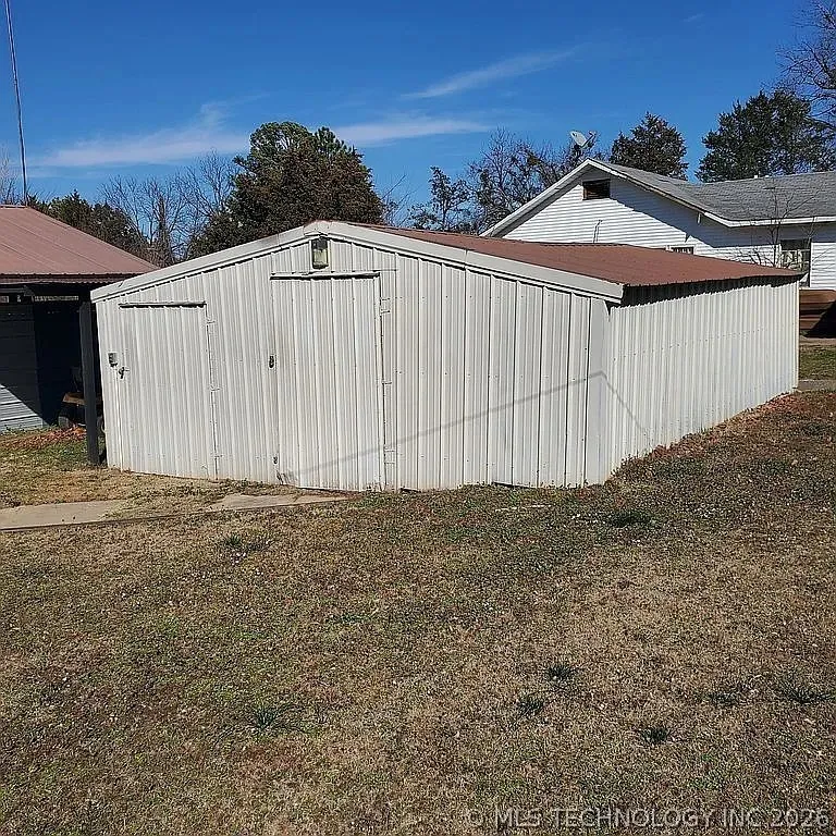 504 S Seminole Weleetka, OK 74880