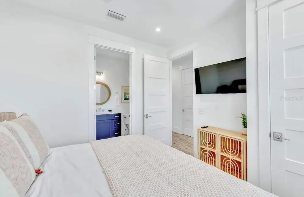 2403 AVENUE C Bradenton Beach, FL 34217