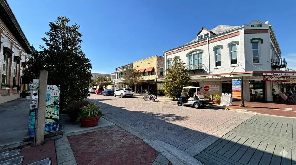 LINCOLN ROAD Deland, FL 32724