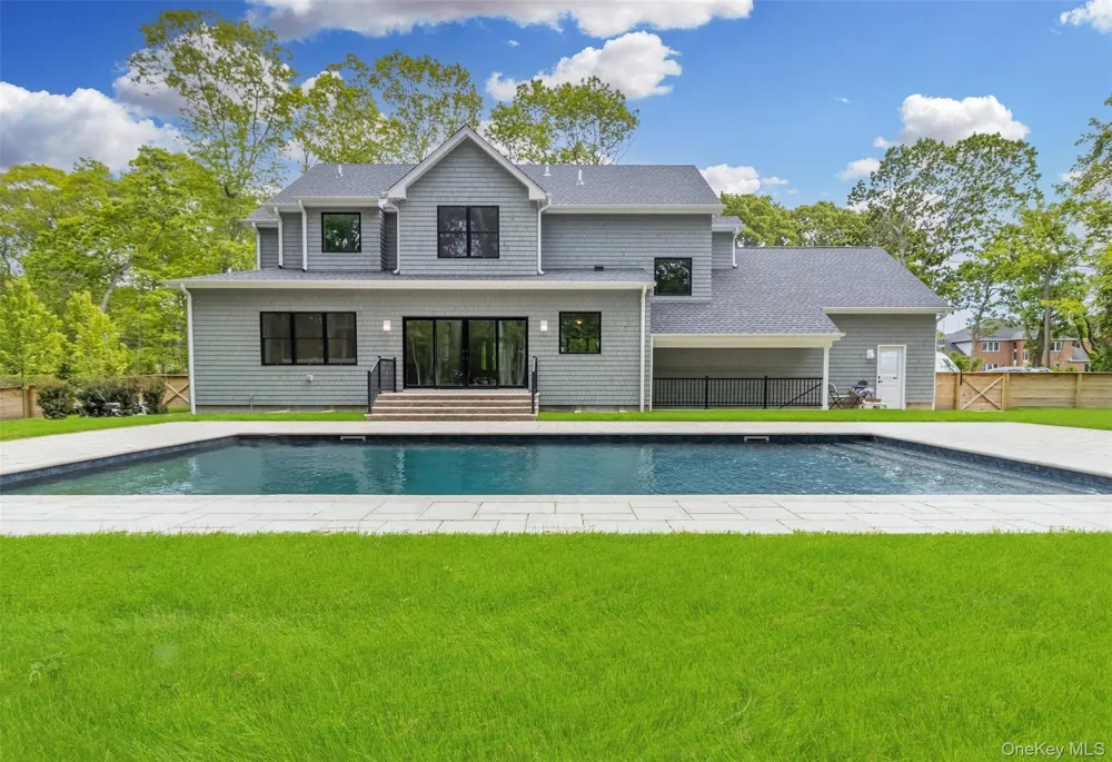 1745 Stars Road East Marion, NY 11939