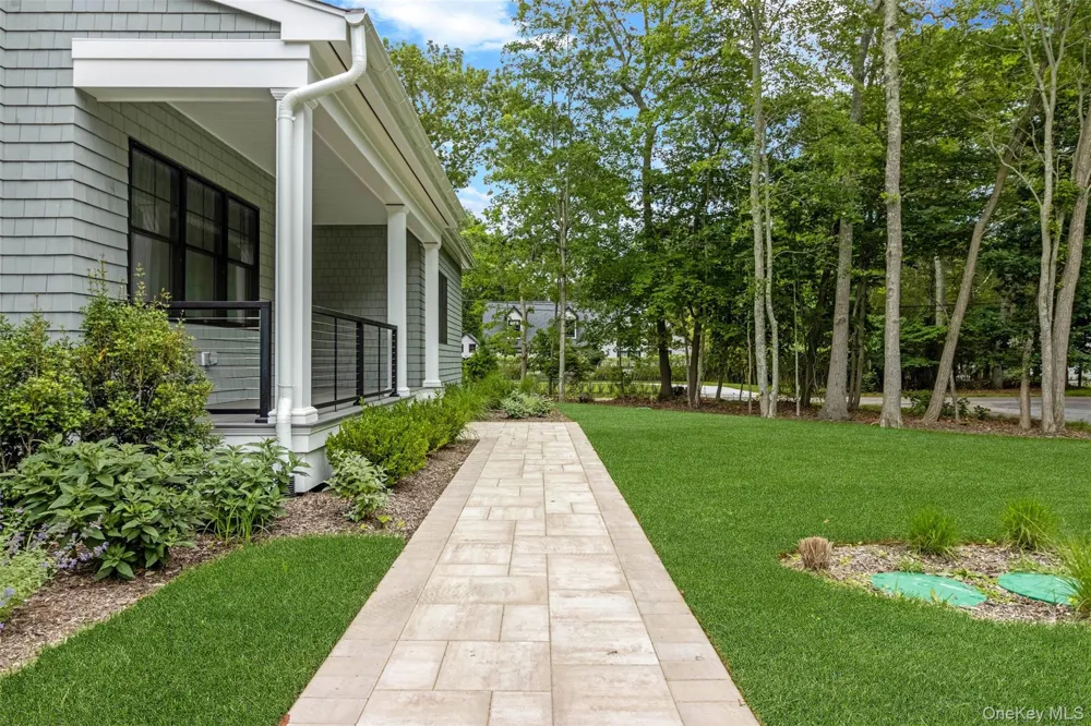 1745 Stars Road East Marion, NY 11939