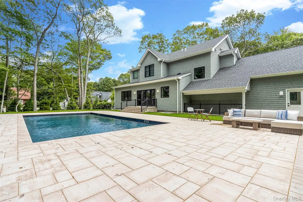1745 Stars Road East Marion, NY 11939