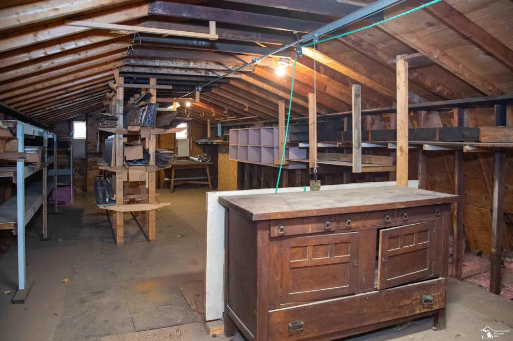 15708 Goddard Road Allen Park City, MI 48101