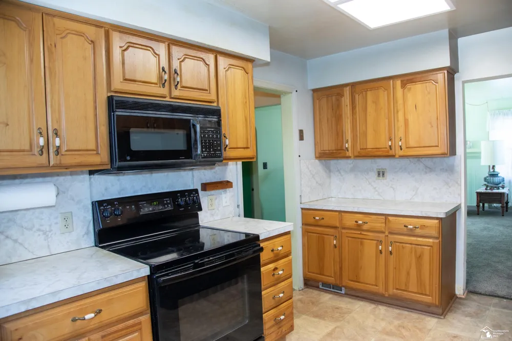 15708 Goddard Road Allen Park City, MI 48101